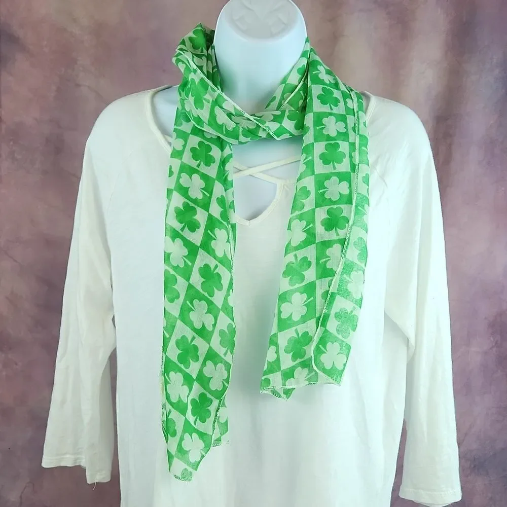 🔺️Green & White Four Leaf Clover Lightweight Scarf